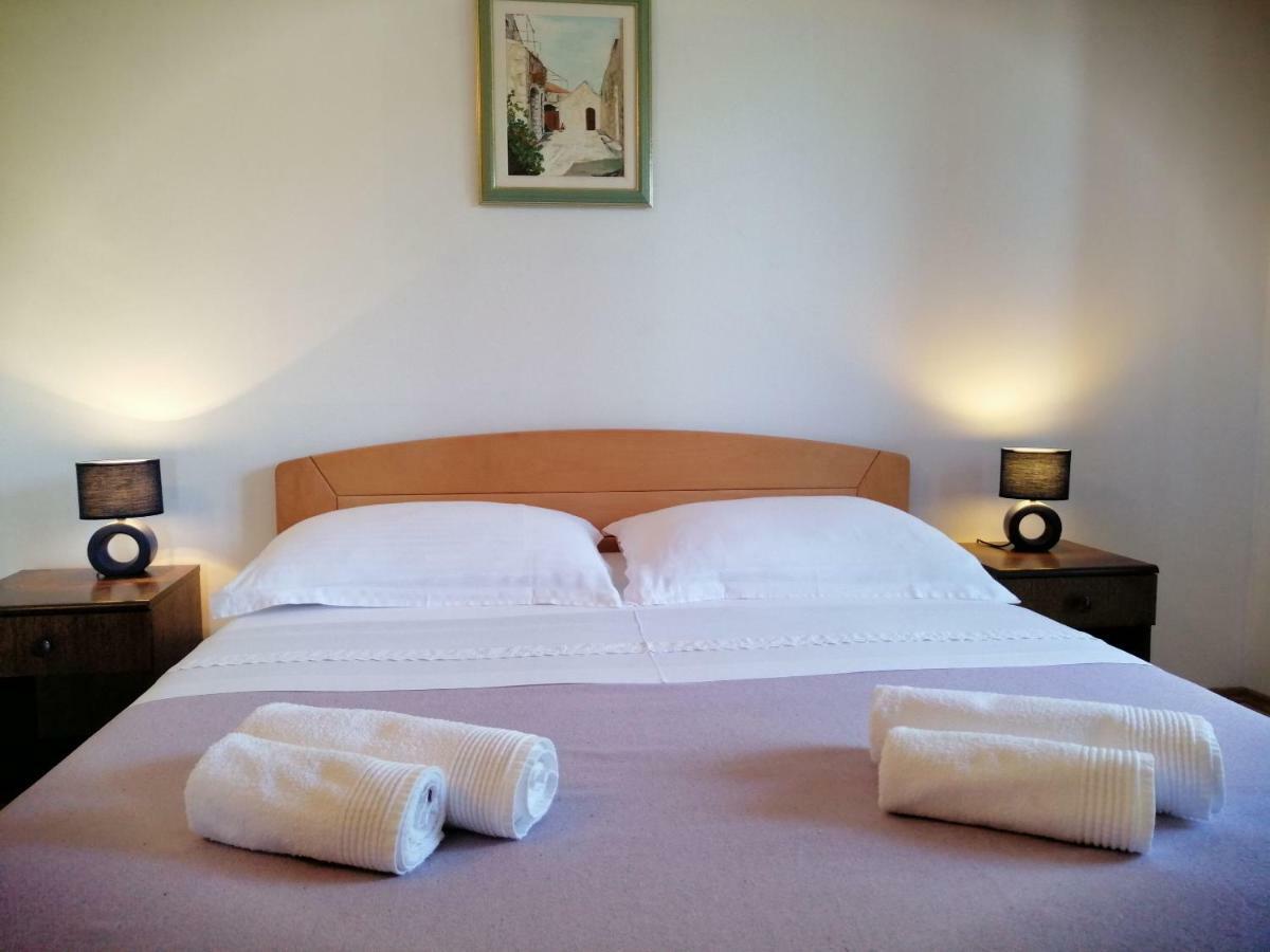 Apartments And Room Caric Йелса Екстериор снимка