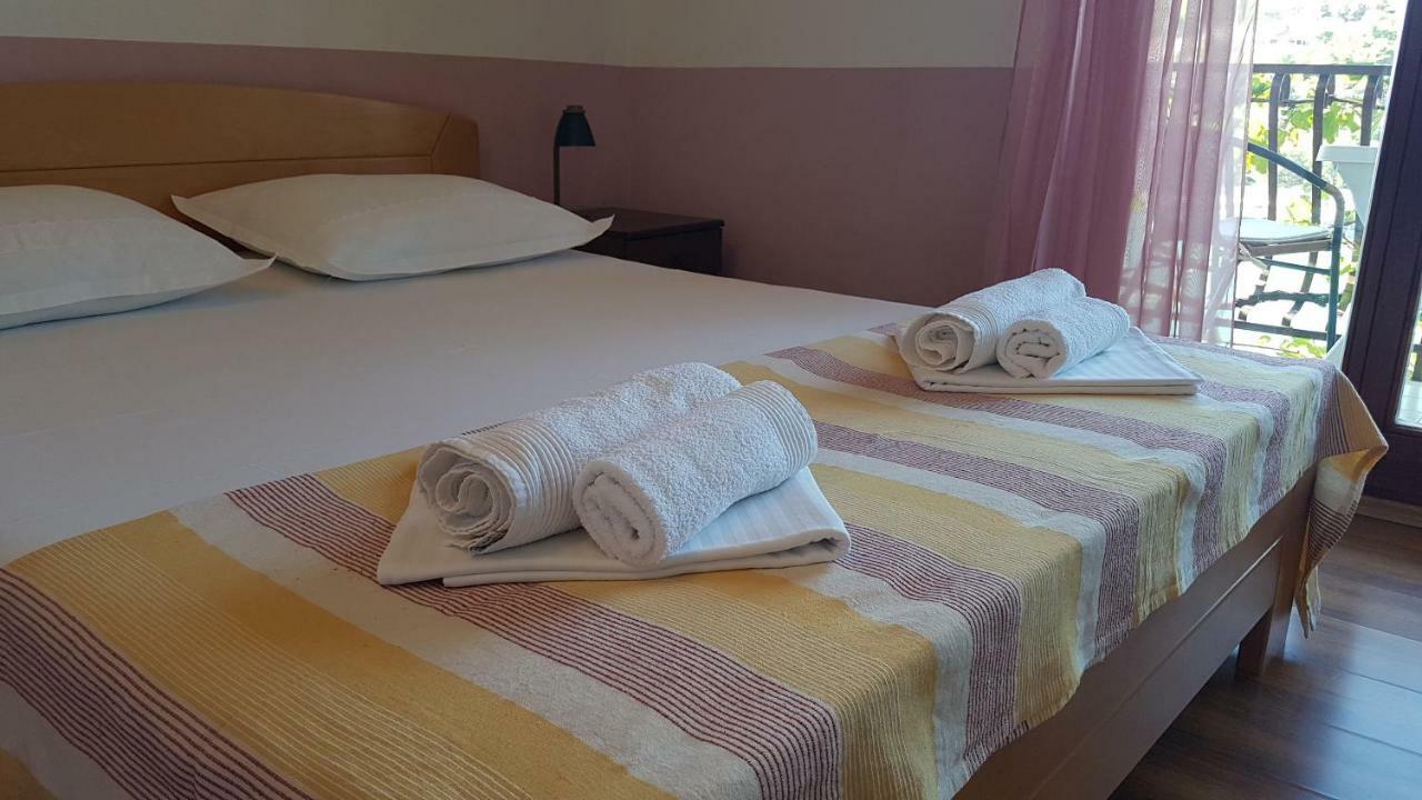 Apartments And Room Caric Йелса Екстериор снимка