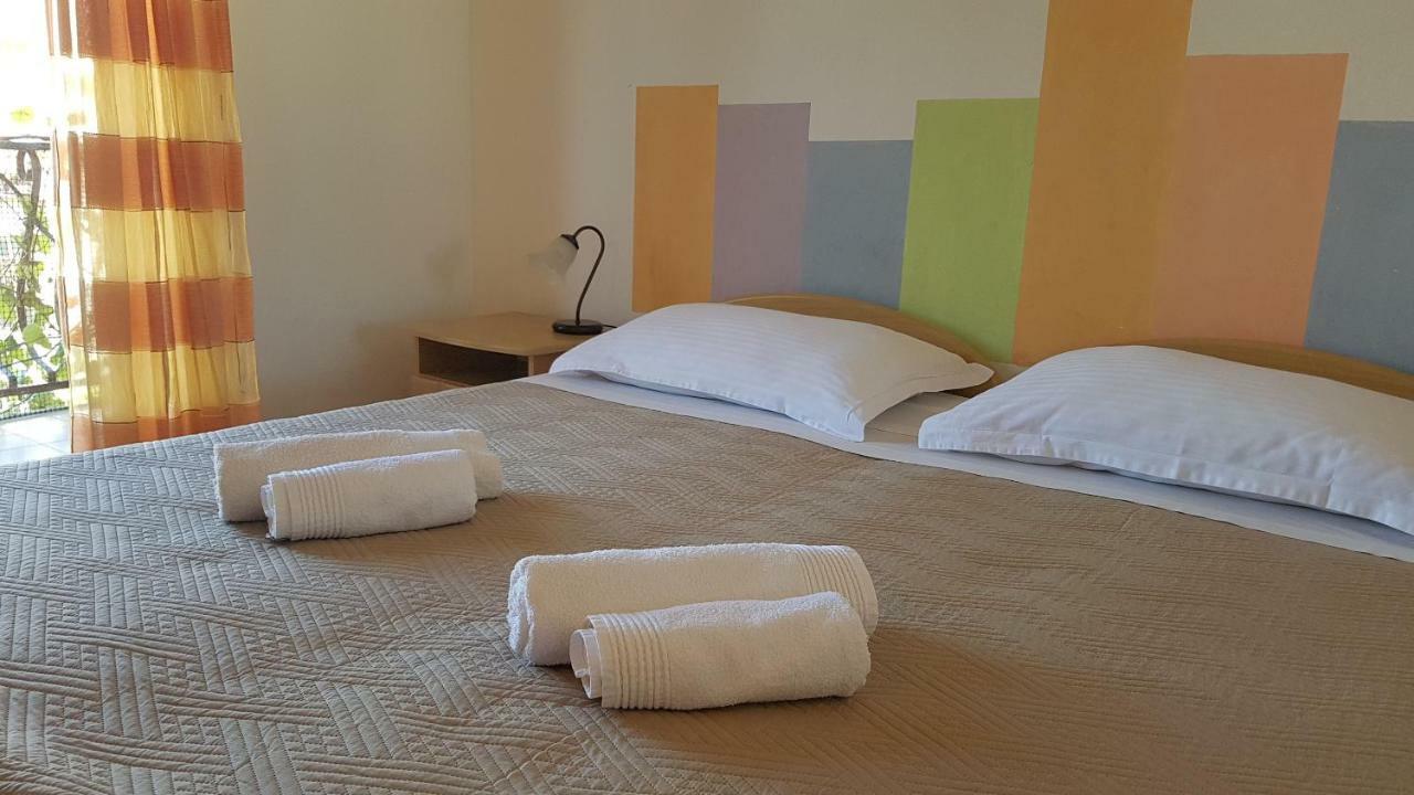 Apartments And Room Caric Йелса Екстериор снимка