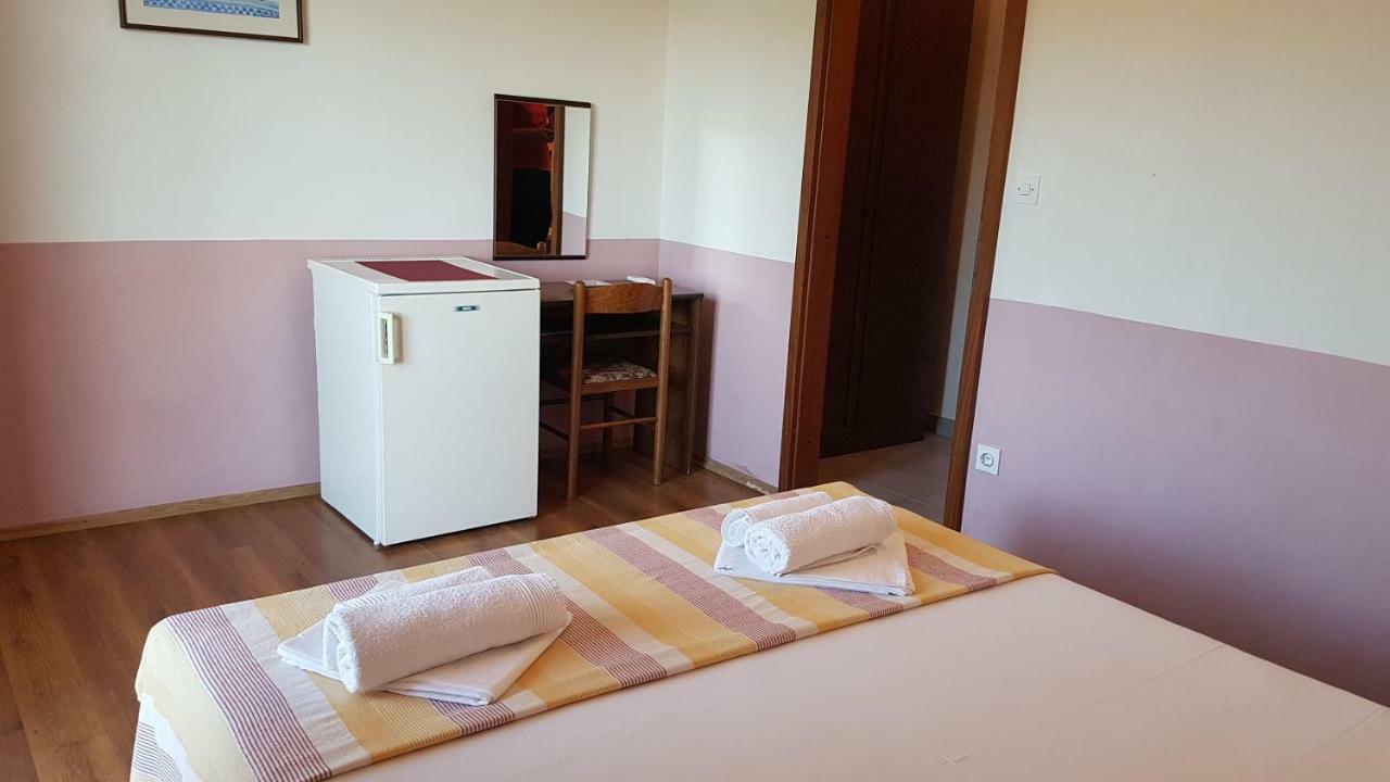 Apartments And Room Caric Йелса Екстериор снимка