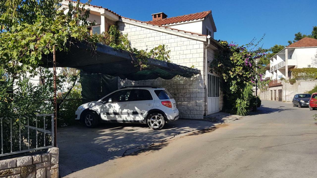 Apartments And Room Caric Йелса Екстериор снимка