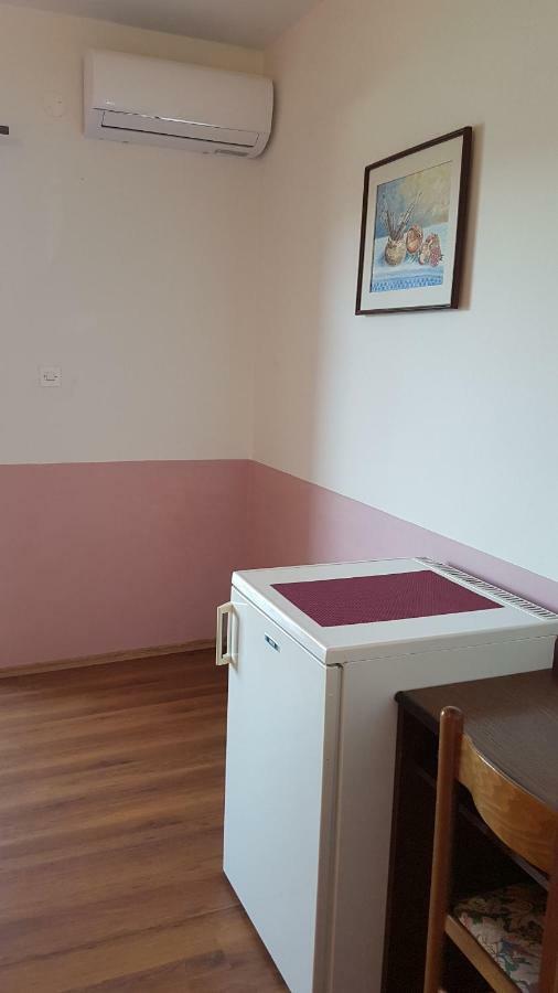 Apartments And Room Caric Йелса Екстериор снимка