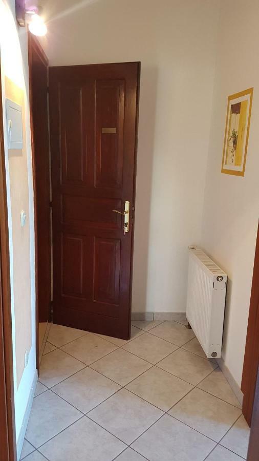 Apartments And Room Caric Йелса Екстериор снимка