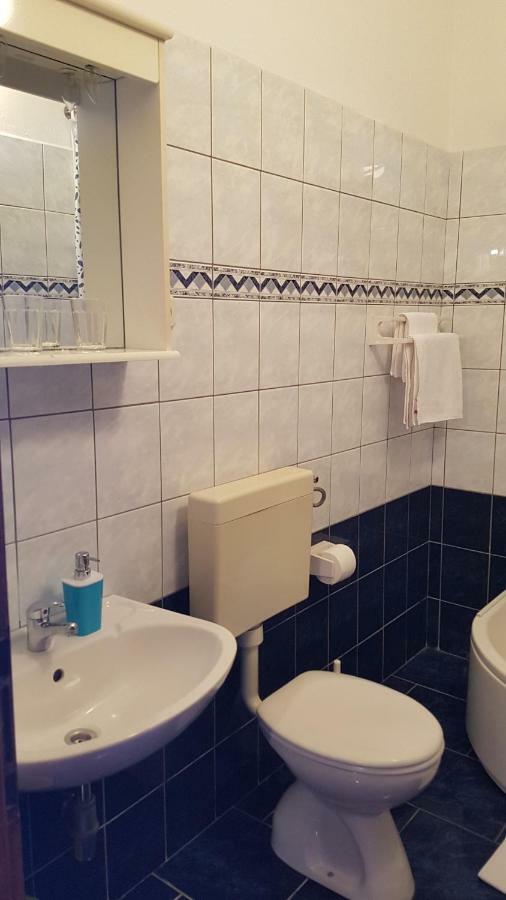 Apartments And Room Caric Йелса Екстериор снимка