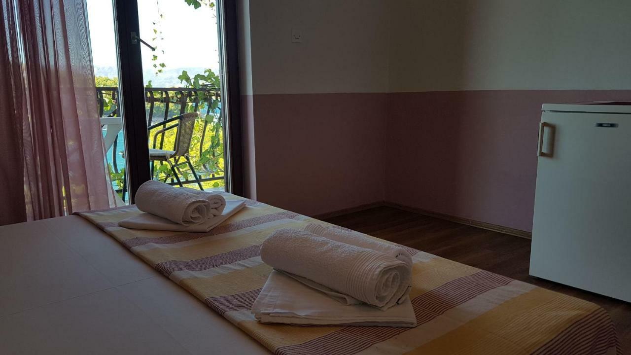 Apartments And Room Caric Йелса Екстериор снимка