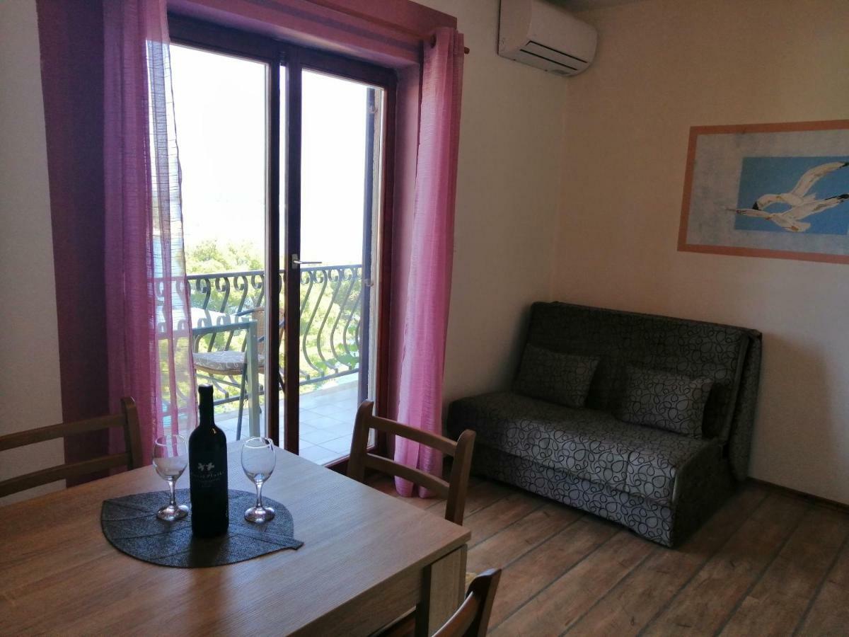Apartments And Room Caric Йелса Екстериор снимка