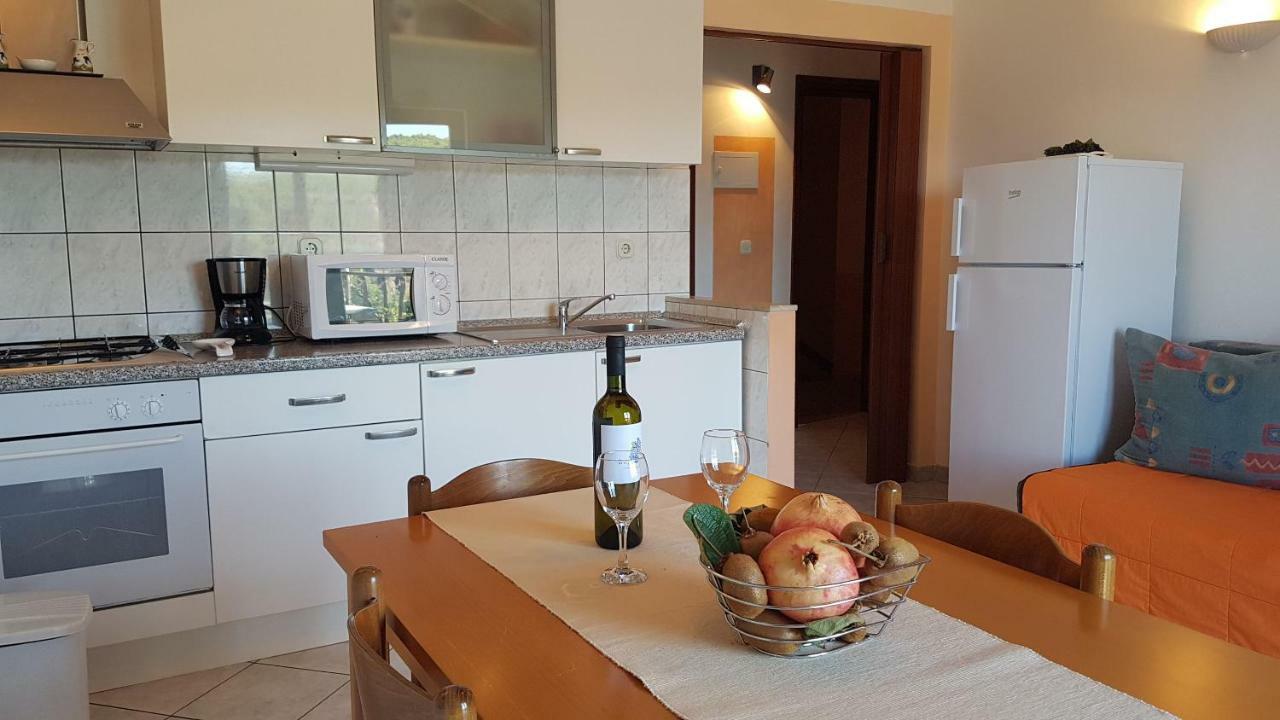 Apartments And Room Caric Йелса Екстериор снимка