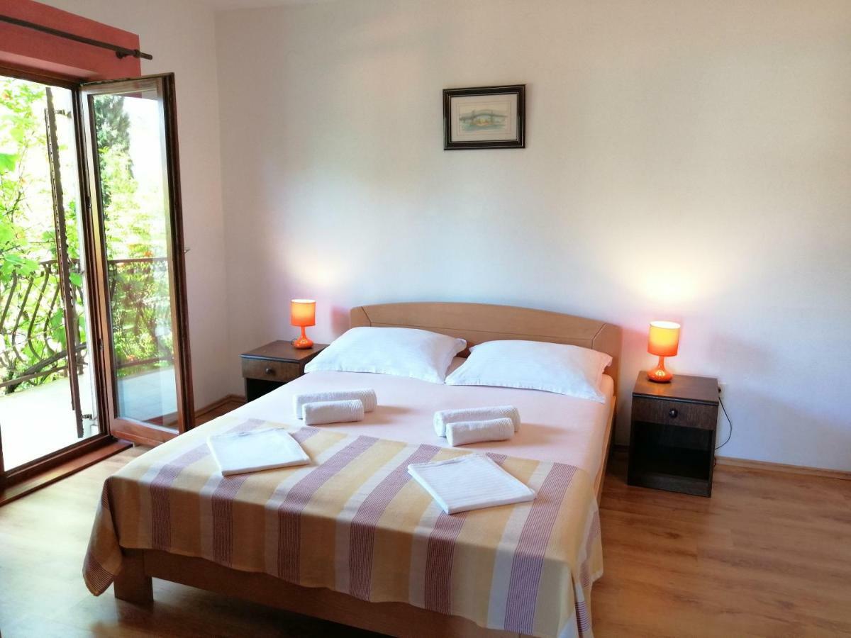 Apartments And Room Caric Йелса Екстериор снимка