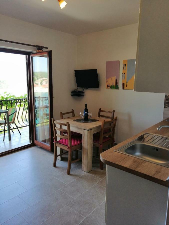 Apartments And Room Caric Йелса Екстериор снимка